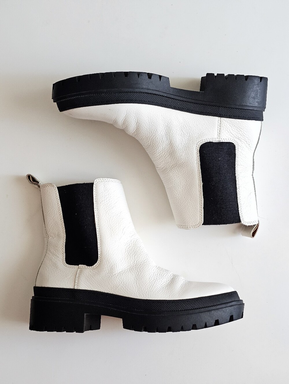 Lucky Brand Ellerey White Genuine Leather Chelsea Lug Sole Boots Women’s 9.5
